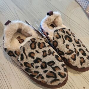 Cobian Leopard Print Comfort Slippers